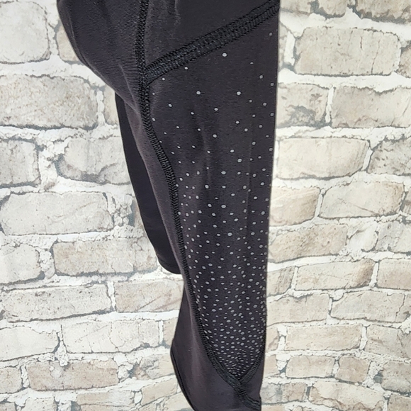 Lululemon Tight Stuff Crop Legging Black Refelctive Dots Size 6 - Picture 3 of 12